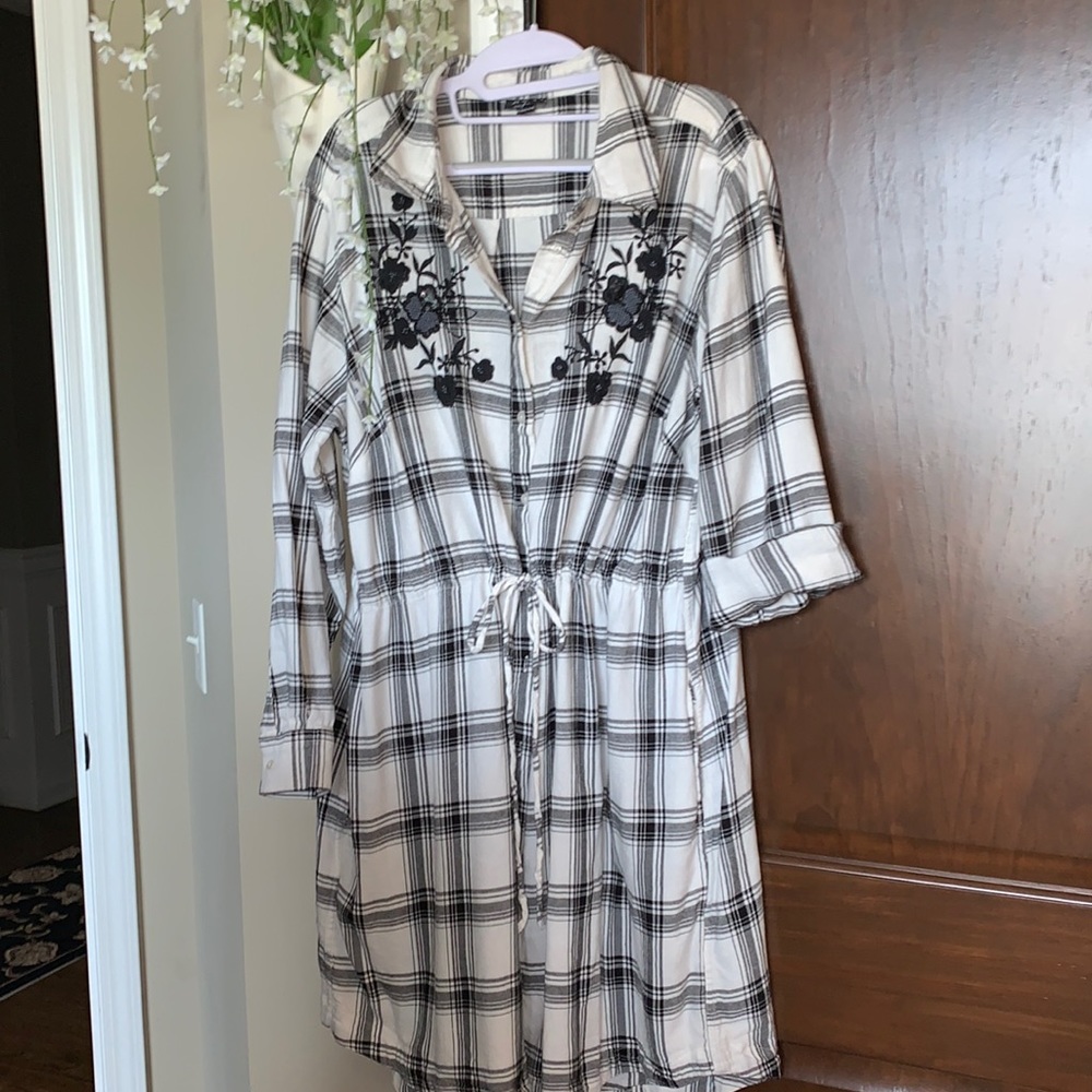 ANA Size OS Versatile Dress, Robe or Beach Cover Up